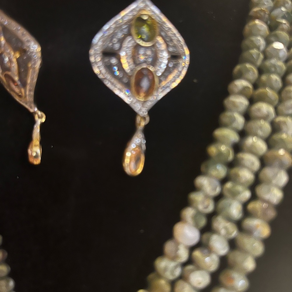 Necklace set with pendant and earrings